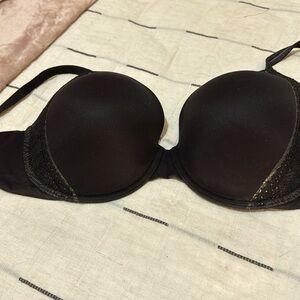 Like new Victoria Secret Bra size 36DDD Body by Victoria lines perfect coverage